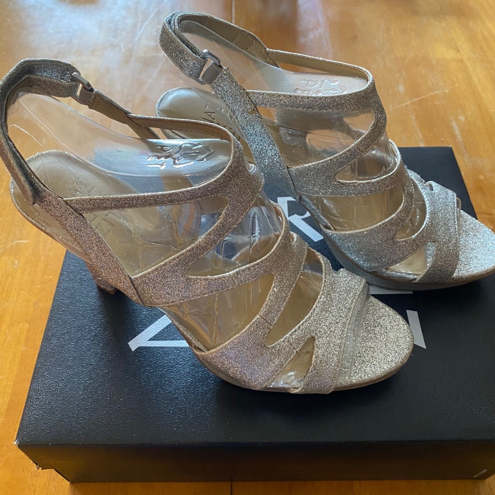 Naturalizer Dianna Sandals Womens 8.5 Silver Glitter Excellent Strappy Heels